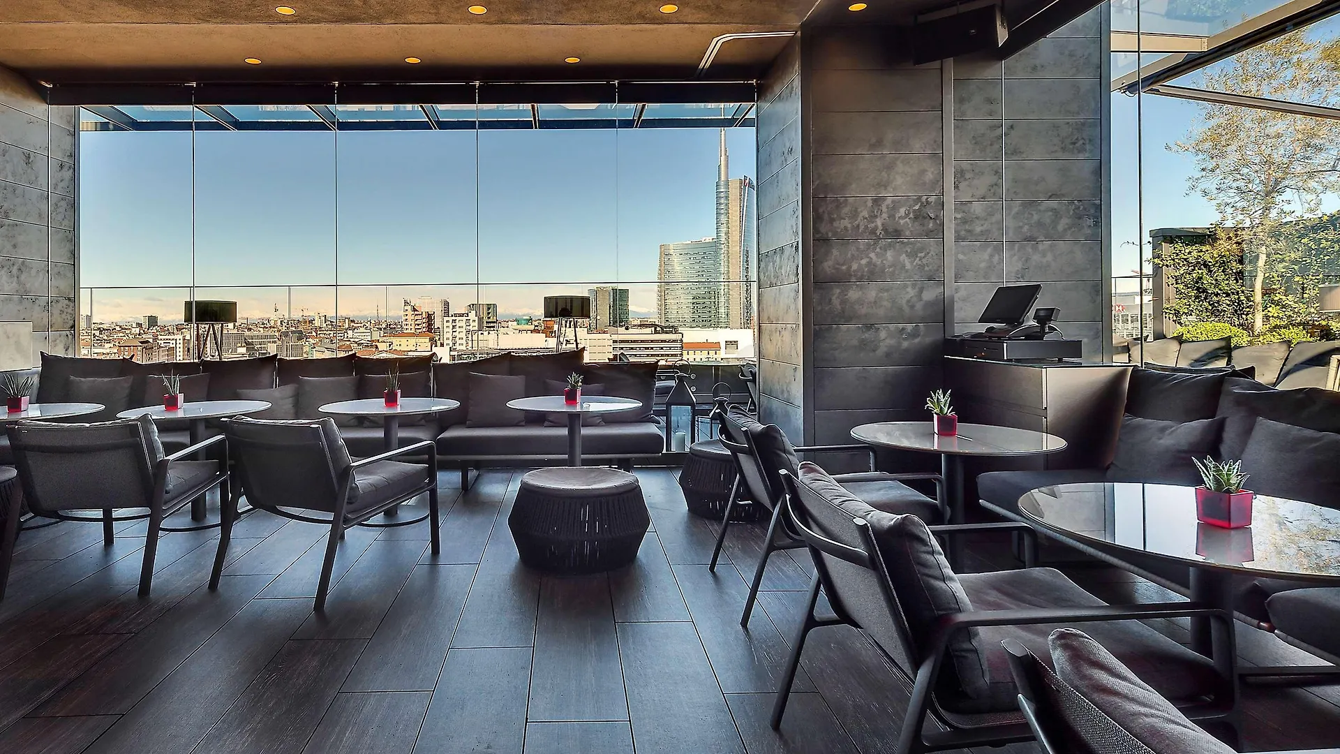 Hotel ME Milan Il Duca 5*,  Italia